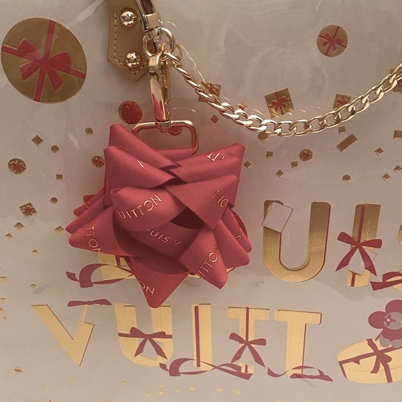 Louis Vuitton Holiday Shopping Tote Bag - Picture 9 of 9